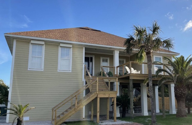 4BR/4BA, gulf View, private pool, 75 yd to beach, pool table, 10 beds, sleeps 18