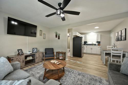 4BR Home near KC Stadiums & I-70 - Sleeps 10