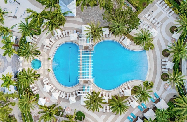 4BR Villa w/Private Pool & Gym Access