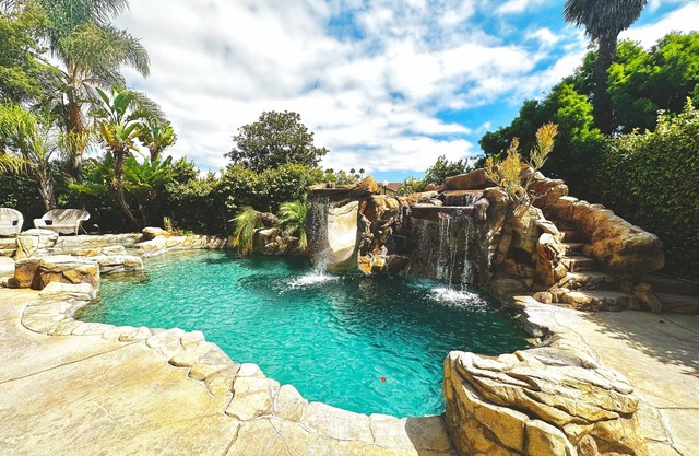4DAY & HOLIDAY DEAL! POOL+SPA+SLIDE! WALK TO BEACH, CLOSE TO DISNEY NO CROWDS!