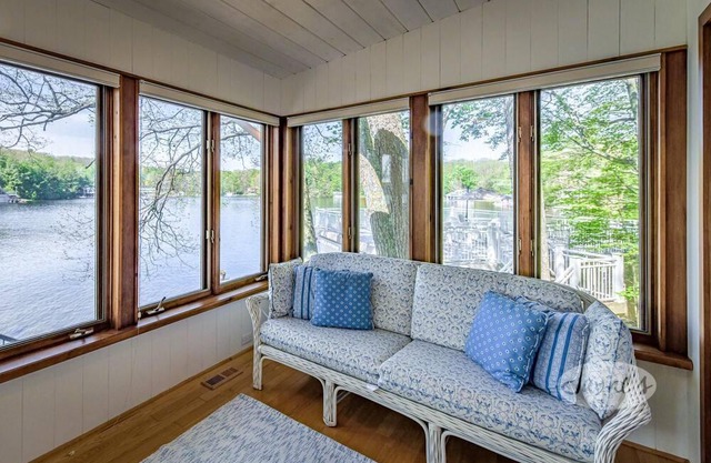 5 bdrm plus 2 bdrm bunkie, hot tub, dock, boathouse with sundeck and sunsets!