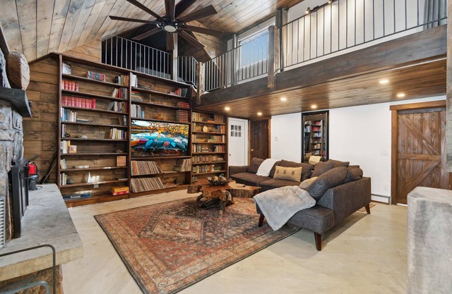 5 Bd Cabin W/Private Hot Tub