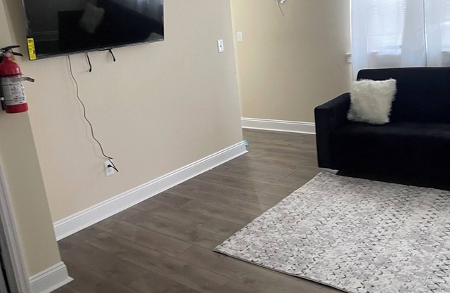 5 Bd Duplex 38 minutes to NYC. 7min Newark airport and prudential center