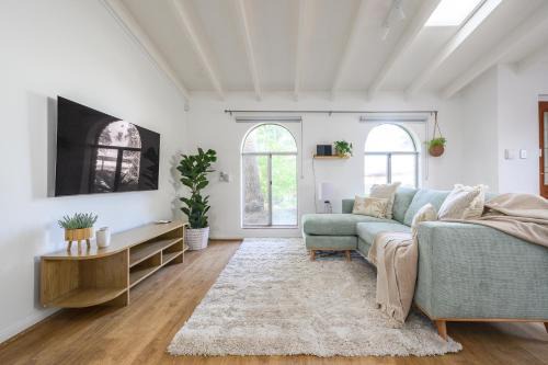 5 Beach Baby Bungalow & Parking