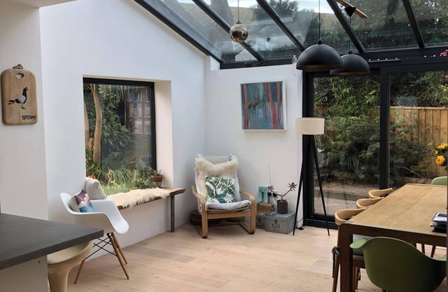5 Bed House - Sleeps 10 - Pets - Garden - Parking