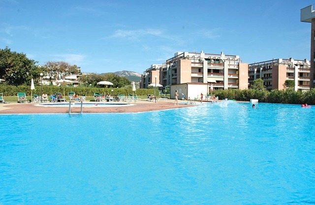 5 bed places with swimming pool in the area Coop