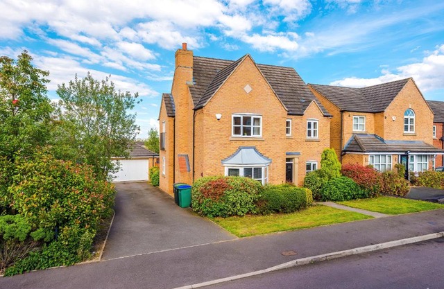 5 Bedroom! 2.5 Bathroom ! Contractors and Groups ! Free Parking! Large Driveway! NEW BUILD HOUSE!