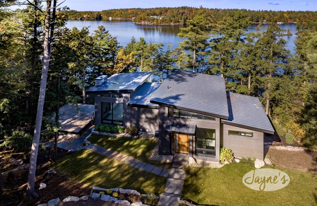 5 bedroom 5 bath Brand New Build on Lake Joseph