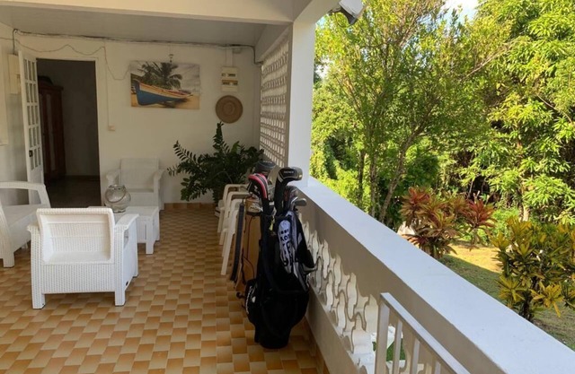 5-bedroom air-conditioned villa on 2000m² near fishing port and restaurants.