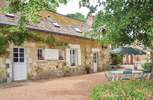 5 bedroom awesome home in Luche Pringe