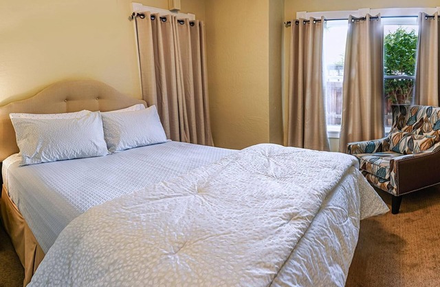 5 bedroom historic home with brand new furnishings, and is perfect for up to 14 guests.