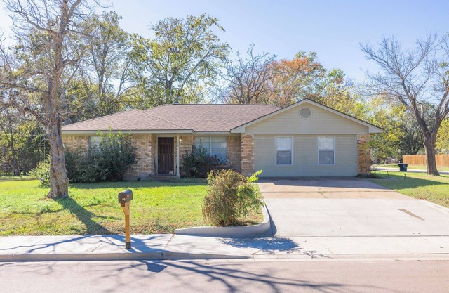 5 Bedroom Home 6 Minutes to Kyle Field—Perfect Game Day House or Ring Dunk