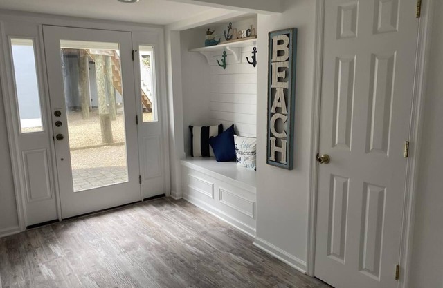 5 bedroom house steps to private Beaches