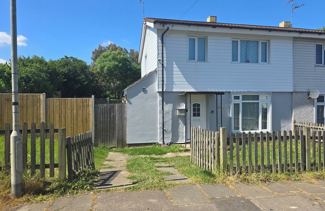 5 Bedroom House, Sleep 12, with 7 beds, free on-site parking & free st parking.