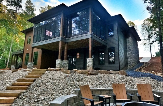 5-bedroom Lake Keowee home just 15 minutes from Clemson