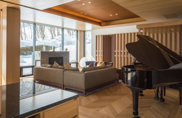 5 Bedroom Modern Luxury House / Kitaazumi-gun Nagano