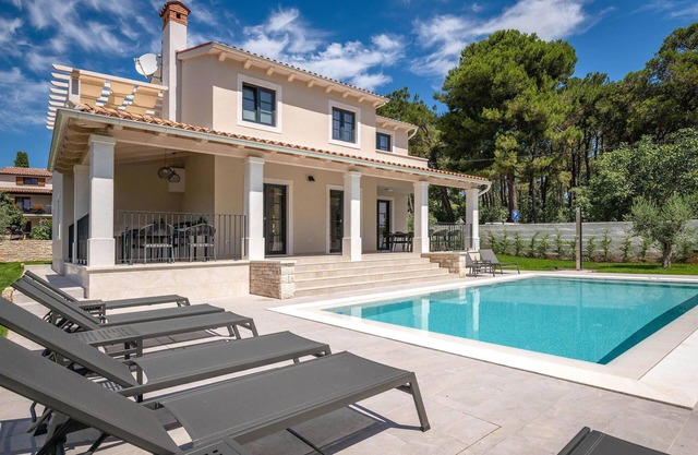 5 bedroom nice home in Manjadvorci