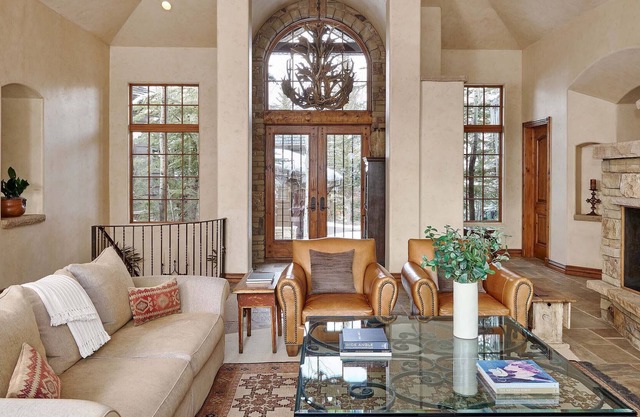 5 Bedroom Spacious and Private Pines Home