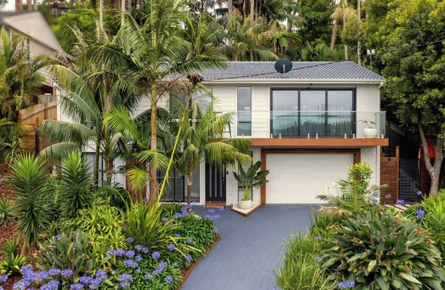5 bedroom Terrigal beach home with district views