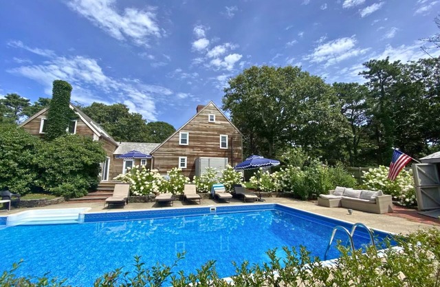 5-Bedroom Vacation Haven with Pool!