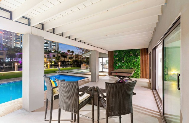 5-bedroom Water Front Villa In Hallandale Beach With Yacht Pick Up In Backyard