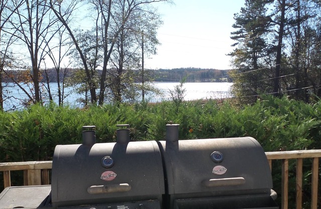5 bedrooms/10 beds Beautiful Lake view! Long term and Monthly rentals Welcome!