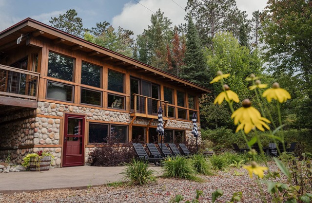 5 bedrooms 5 baths - Sand Beach - Sauna- WiFi- Park- Hot Tub- Fire Place- Hiking