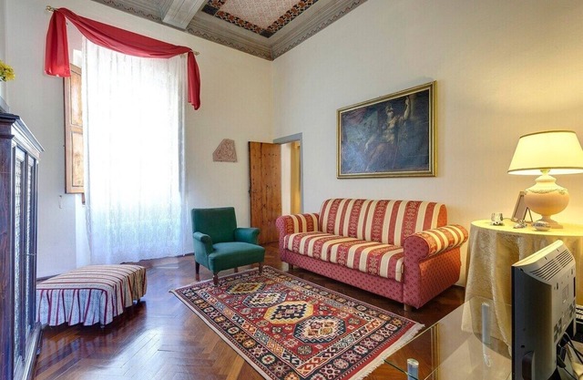 5 Bedrooms apartment with fresco paintings