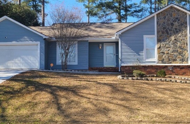 5 beds/2 bath fully furnished house. WALK TO COURSE! Masters 2026 !