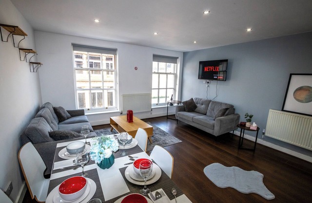5-beds central flat Liverpool