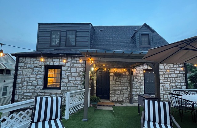 5 BR Dutch Cottage in Frankfort KY on Bourbon Trail. 2.4miles from Buffalo Trace