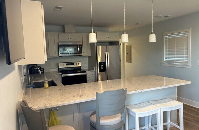 5-BR house with Pool, Hot Tub & Mother-in-Law Suite in Emerald Isle