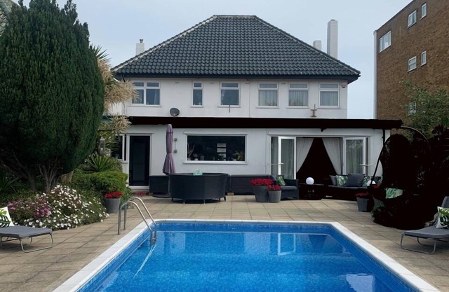5 double bedroom Art Deco Villa by the sea with heated pool