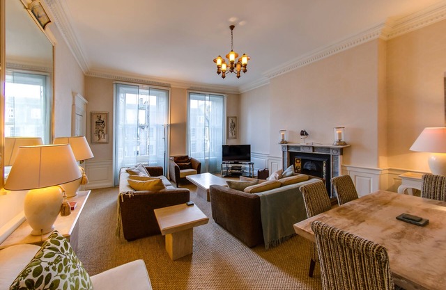 5* Luxury Suite Central Edinburgh stunning views of Edinburgh Castle!