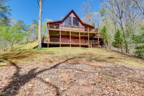 5 Mi to Cherokee Lake Pet-Friendly Cabin with Deck!