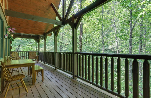 5 Mi to Dtwn: Gatlinburg Cabin w/Hot Tub!