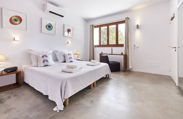 5 min from the beach! House with private pool for 8 people
