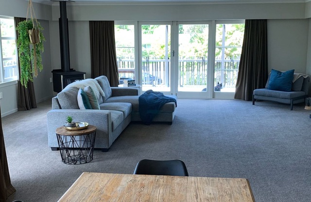 5 min to forest, comfy house with great amenities