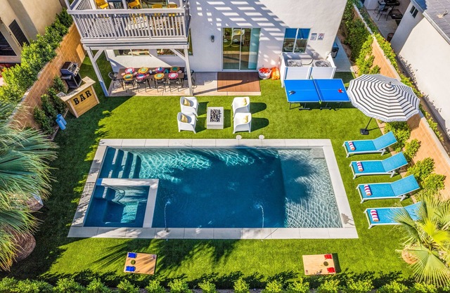 5 mins to Coachella - Pool, Spa, Fireplace, Games