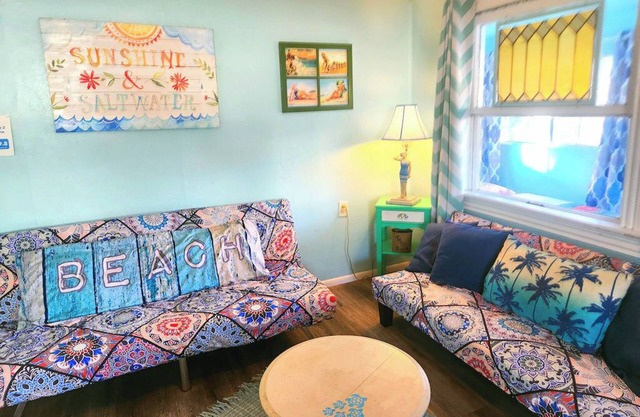 5 MINUTE Walk to Beach! 4 br 2 bath Gorgeous Private CLASSIC California Bungalow