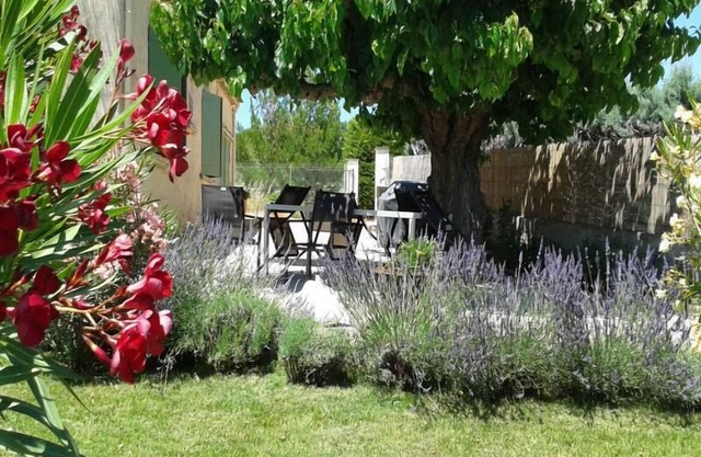 5 minutes from the ochre mines Gîte la Charité next to Gordes Roussillon