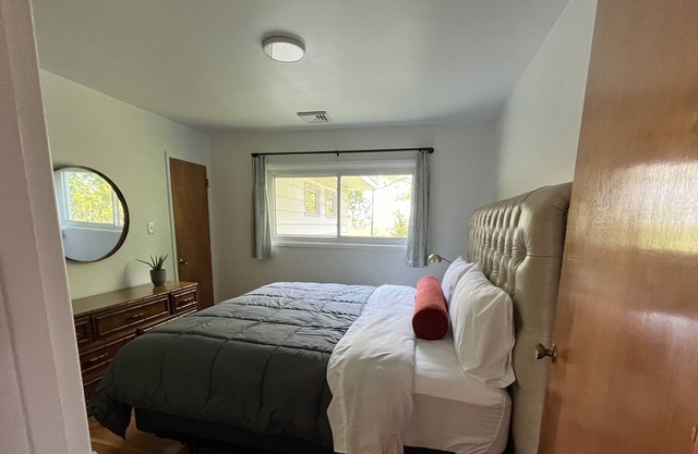 5 Minutes to Hersheypark! Living&Family Room, FinishedBasement, Large Backyard!