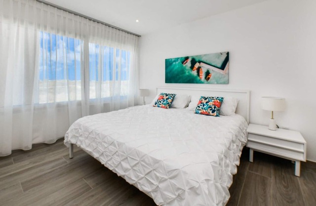 5 minutes to the Beach, Pool view appartment