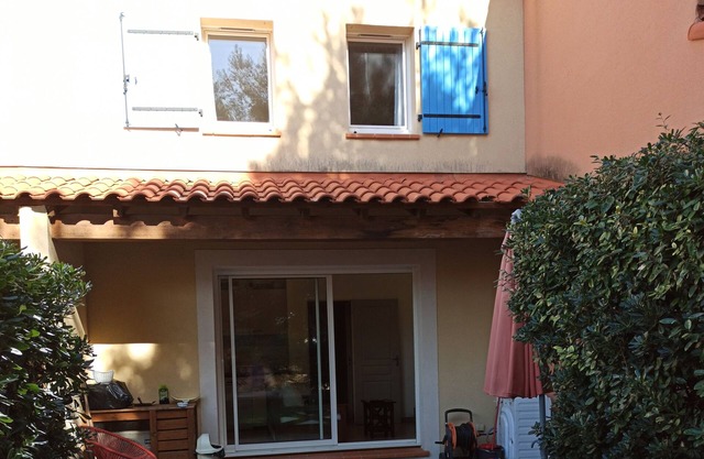 5-room villa in a 3-star residence with swimming pool, by the sea