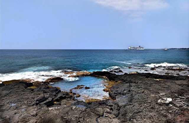 5-star Four Seasons style renovated gem with A/C and Ocean View