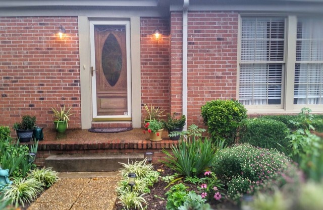 5 Star listing. Dog Friendly in Downtown Franklin!