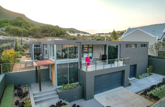 5* vacation home in Cape Town with solar energy and service included