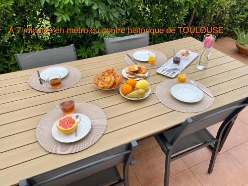 50 m2 T2 au calme, lumineux, confortable, cosy, climatisé, privatif avec parking gratuit et terrasse