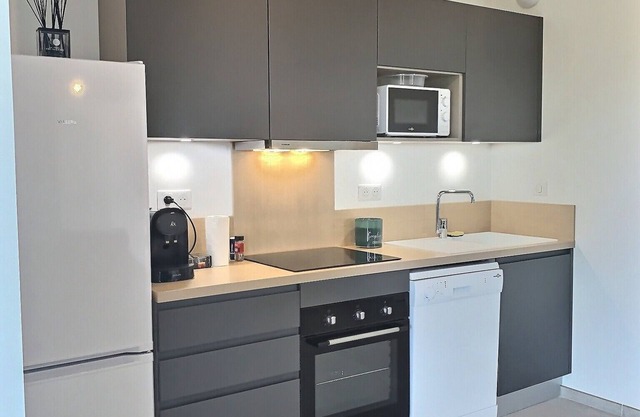 500m from the sea: Modern apartment for 6 people (ref 390660)