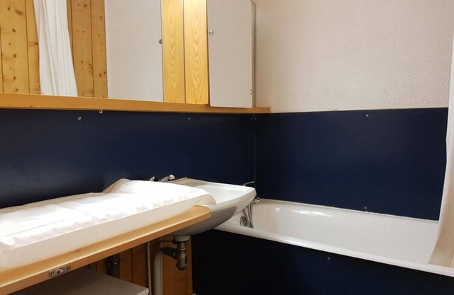 50m from ski slopes, 3rd floor, view ski slopes, balcony, tv, ski locker, 65m², Les Arcs